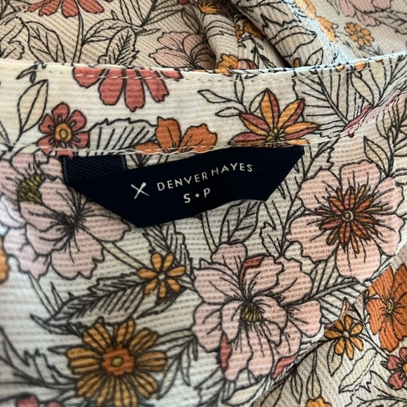 3/$10 ☀️ Denver Hayes Eylet Cap Sleeve Blouse - Picture 2 of 6